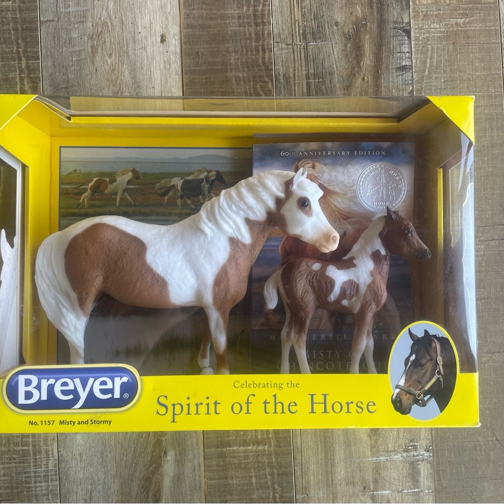 Breyer Misty and Stormy Horse Set - Brown and White